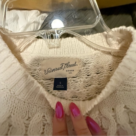 UNIVERSAL THREAD SWEATER SIZE SMALL - Picture 4 of 5